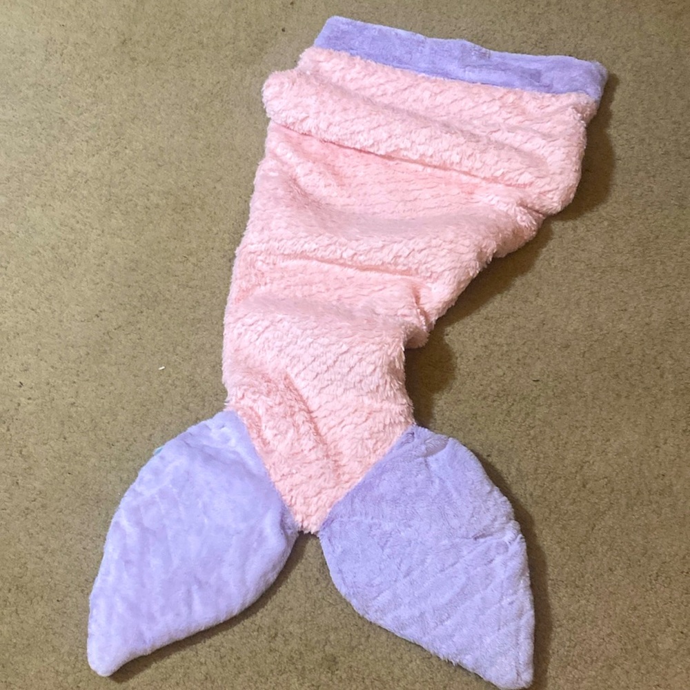 LOVELY PINK & LAVENDER MERMAID SLEEPING/MOVIE POCKET